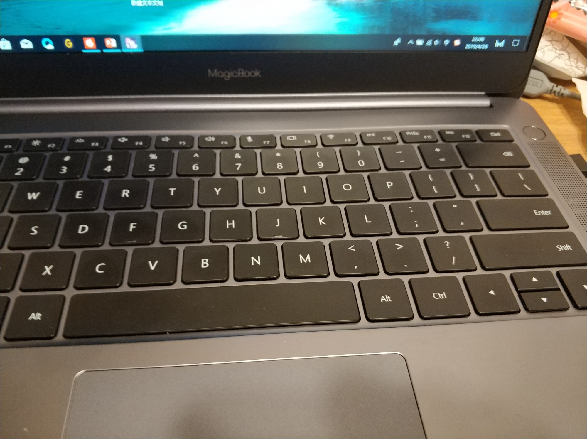 magicbook2019锐龙r5版c面不平,键盘凸起 - magicbo