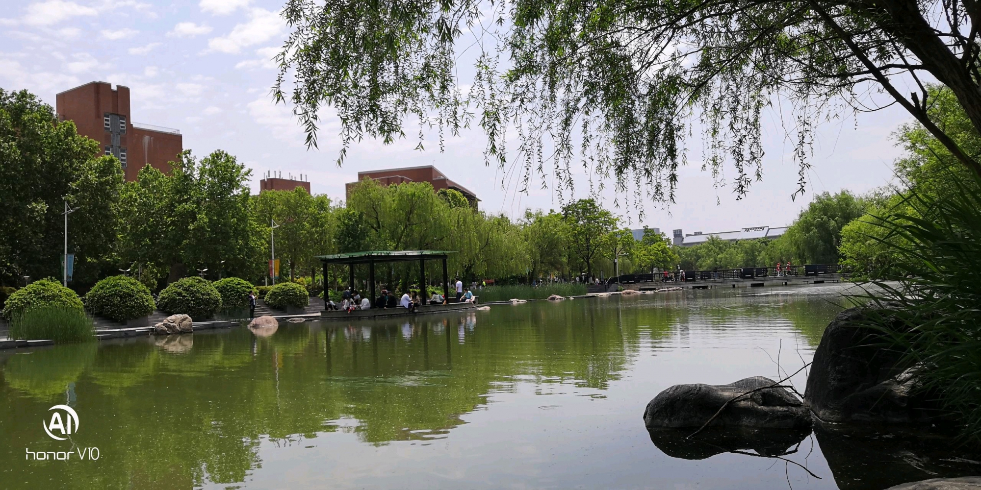 v10拍摄的郑州大学新区眉湖景致