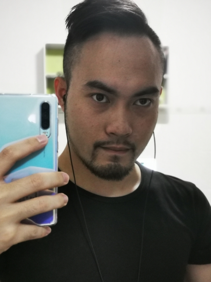 照片怎么变得有模糊感 030746ug1jwdgmqxnek7r7.jpg