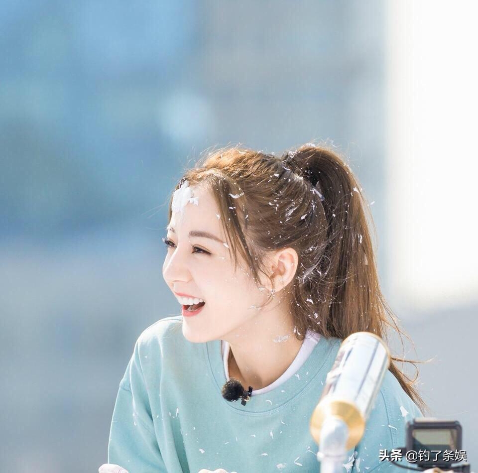 谁有杂志锁屏中迪丽热巴的图片